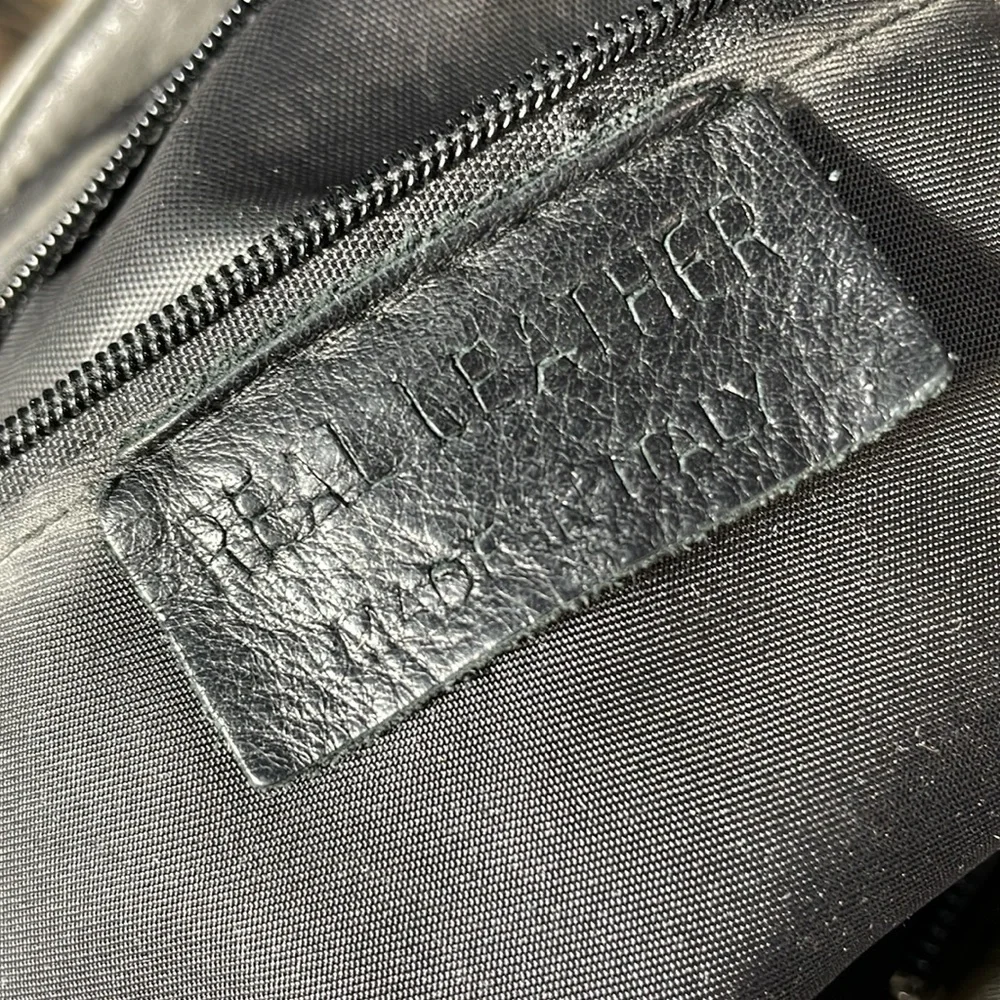 Italian made hobo purse in gorgeous grey leather - it’s so classic! - Picture 15 of 17